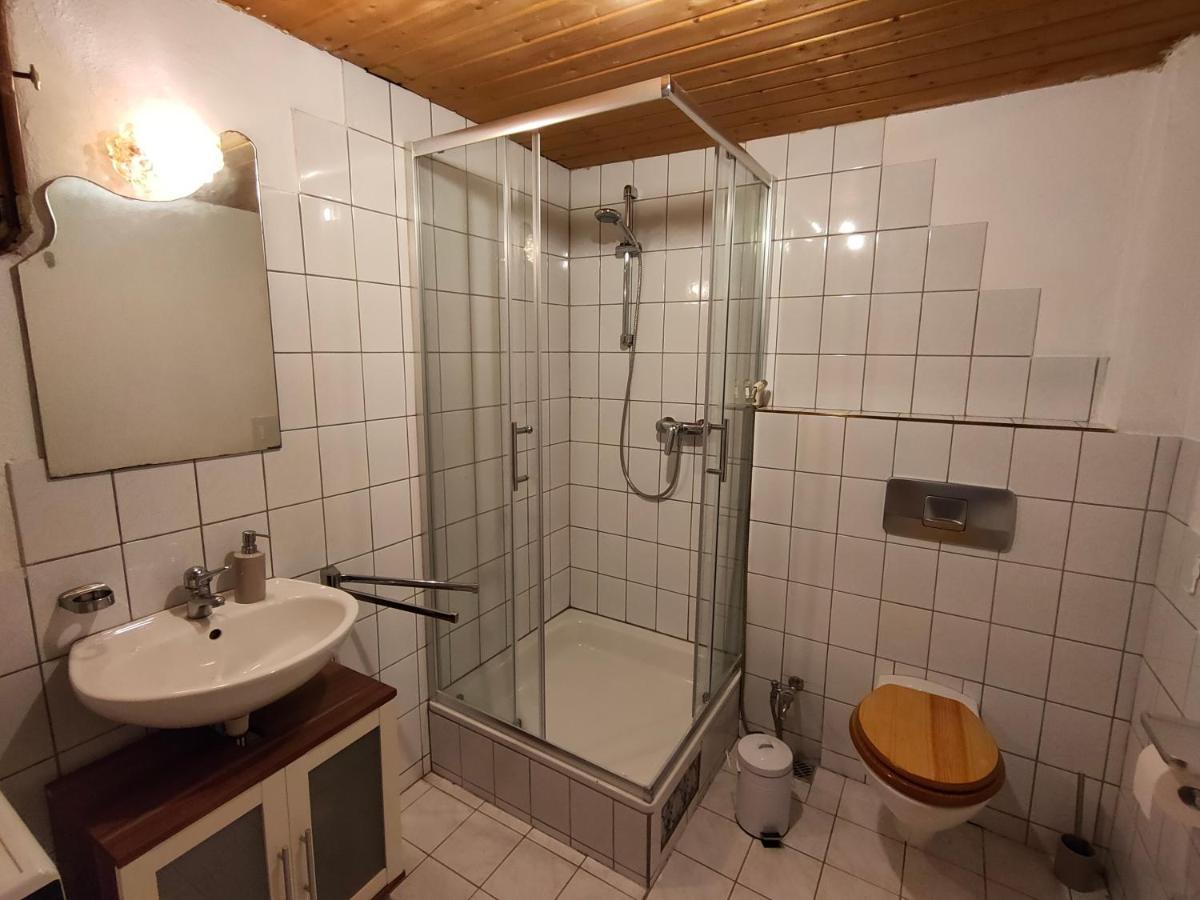 Gemuetliche Ferienwohnung Mit Kamin Und Garten ガルミッシュ・パルテンキルヒェン エクステリア 写真